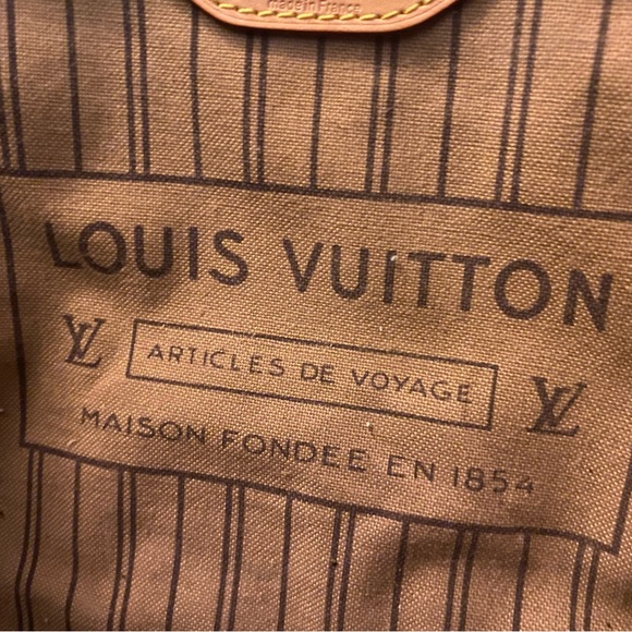 Louis Vuitton - Picture 4 of 4